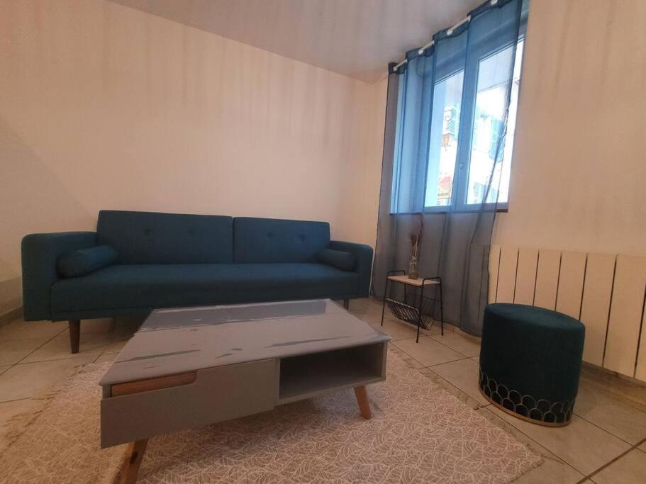 Appartement Sur La Place De Poncin ภายนอก รูปภาพ