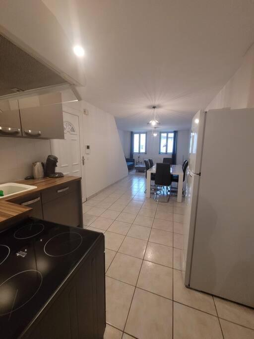Appartement Sur La Place De Poncin ภายนอก รูปภาพ