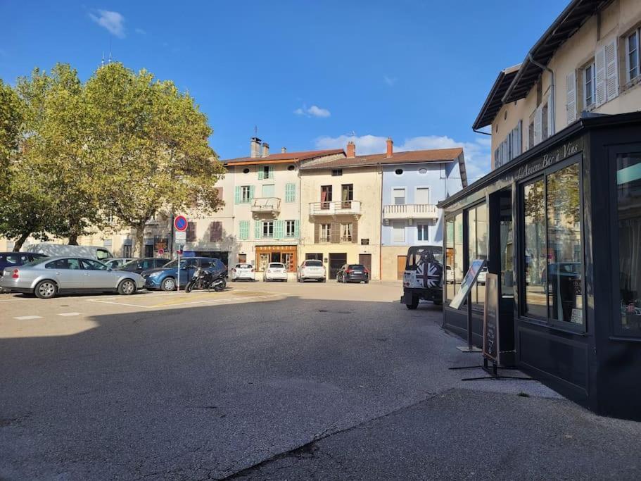 Appartement Sur La Place De Poncin ภายนอก รูปภาพ